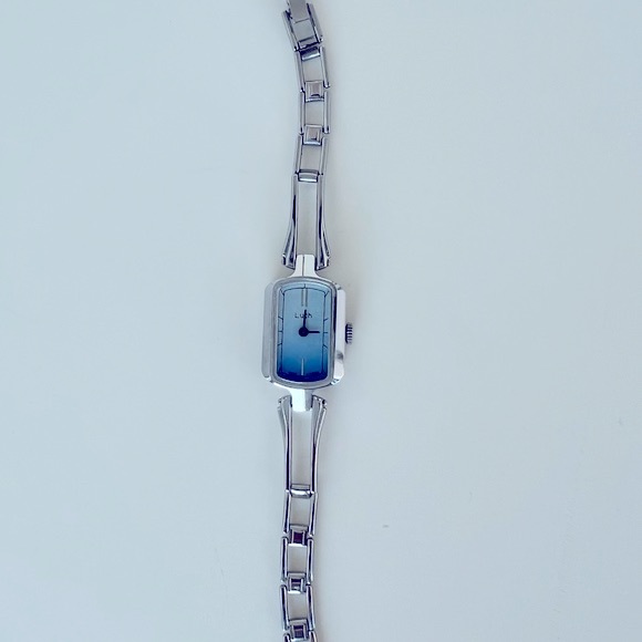 ❤️Wind up vintage bracelet watch with small square blue face, in stainless steel - Picture 9 of 12
